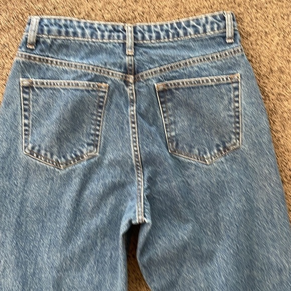 PrettyLittleThing MOM Cropped Jeans - Picture 4 of 6